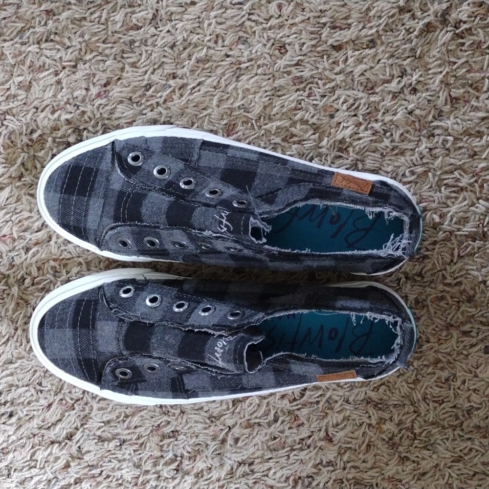 Blow fish Malibu women's size 8.5 show new in box without tags